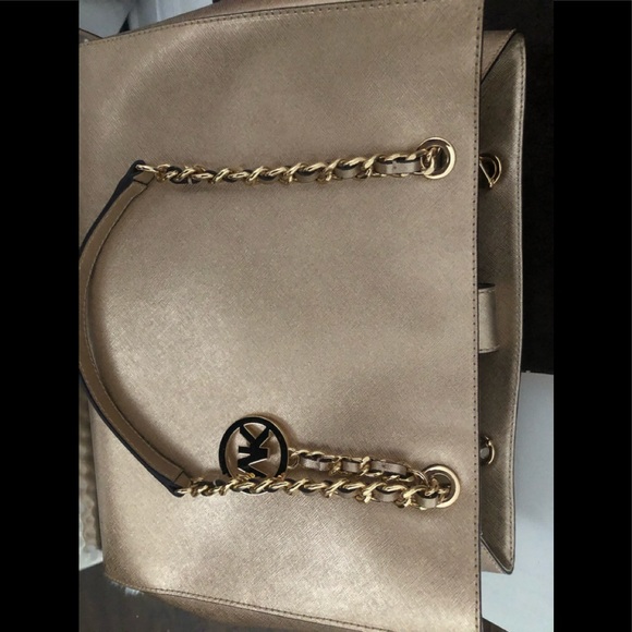 Michel Kors - Picture 1 of 2